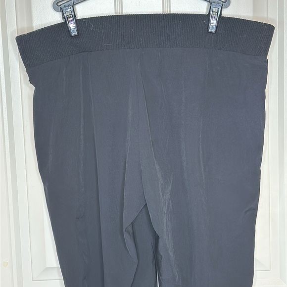 Fabletics Joggers - Picture 5 of 8